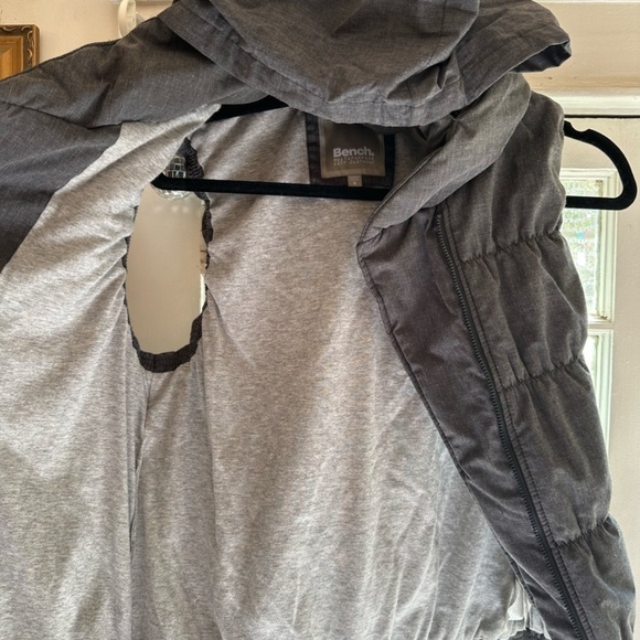 Bench Puffer Vest with Packable Hood XS - Picture 11 of 12